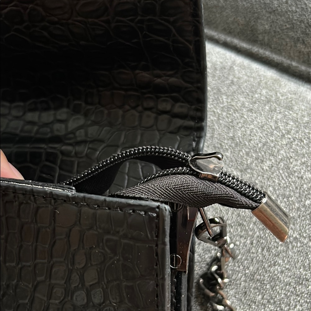 Black Croc-Embossed Crossbody Bag - Picture 7 of 9